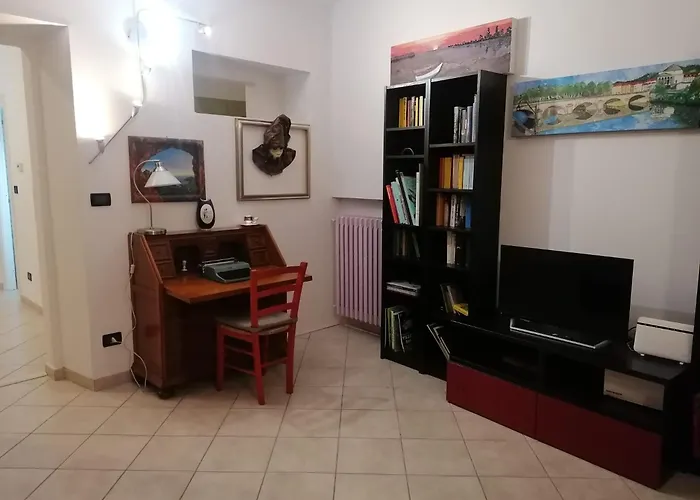 Nicoletta House * Μονκαλιέρι